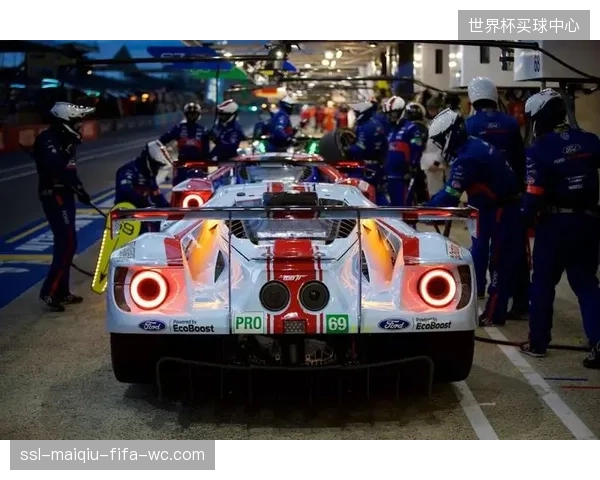 堆砌在赛车画面上的冗余参数图表严重干扰纯粹观赛体验